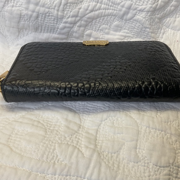 Burberry Embossed Check Signature wallet - Picture 8 of 16